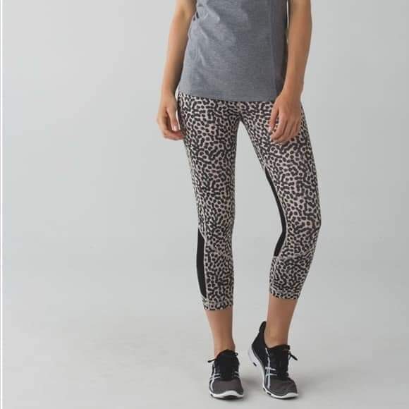 Lululemon Black Pace Rival Crop Leggings - Luxtreme Fabric with Mesh and  Pockets